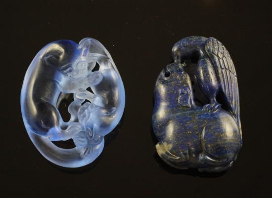 A Chinese lapis lazuli carving and a Chinese glass group, 5cm